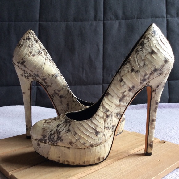 [SOLD] House Of Harlow Norah Snake Court Heels - Picture 3 of 8